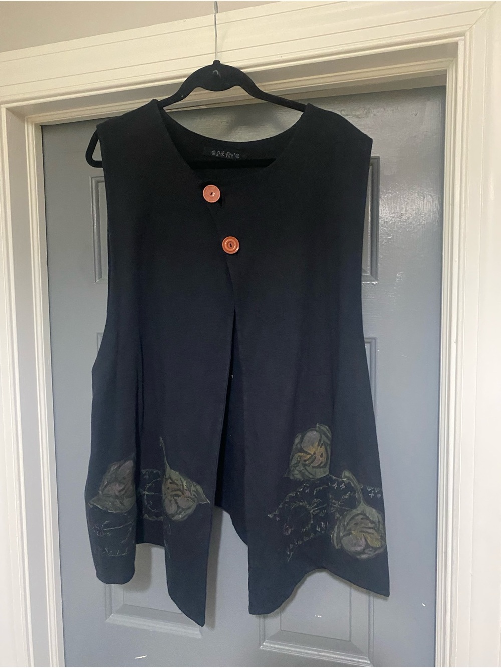 Blue Fish Vintage Sleeveless Black Floral-Print Layered Top with Wooden Buttons